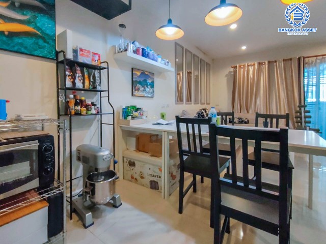 *****ทาวน์เฮ้าส์มือสองย่านนนทบุรี ม.วิลเลตไลท์ ราชพฤกษ์-ปิ่นเกล้า บนเนื้อที่ 20.5 ตร.ว. ฟังก์ชัน 3 ห้องนอน 2 ห้องน้ำ 2 ที่จอดรถ บ้านสวย พร้อมอยู่ ของแถมเพียบ! เดินทางสะดวก ใกล้จุดขึ้นทางด่วน "ศรีรัช" และรถไฟฟ้าสายสีแดงอ่อน "สถานีตลิ่งชัน"